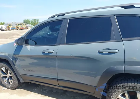 2014 Jeep Cherokee Trailhawk из США, поврежденный, VIN 1C4PJMBSXEW273520